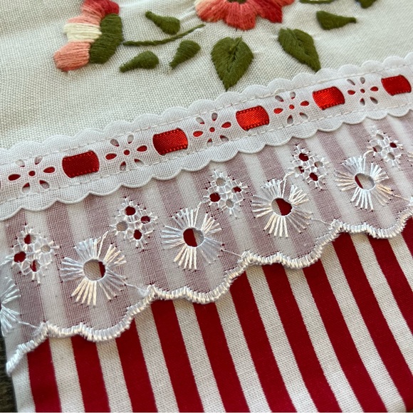 NWT Embroidered Kitchen Towel - Picture 5 of 5